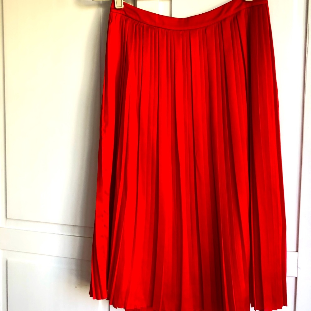 Red-hot Pleated Skirt